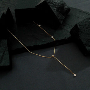 Colar Dourado Gravatinha com Pontos de Luz em Zircônia